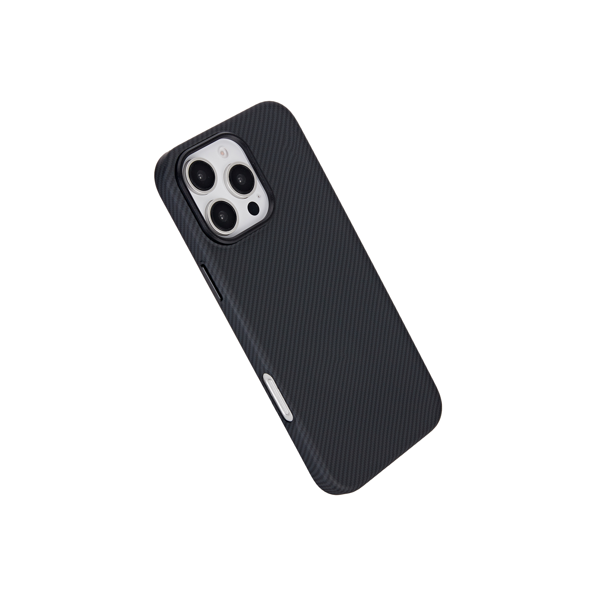 Funda negra de fibra de carbono. Vista en ángulo de una funda de teléfono con recortes para la cámara.