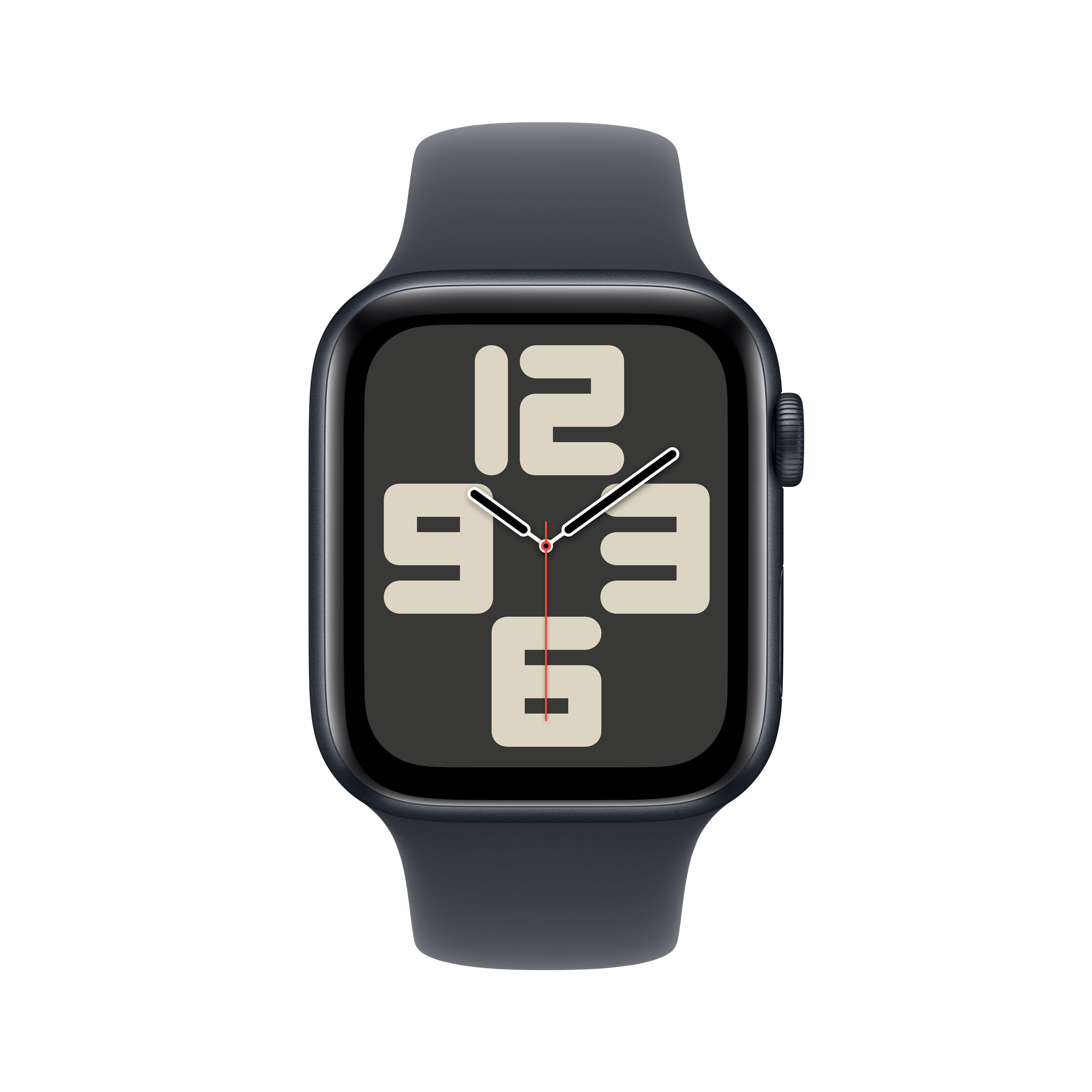 Apple Watch mit großem, dunkelblauem Armband, mit schwarzem Zifferblatt.
