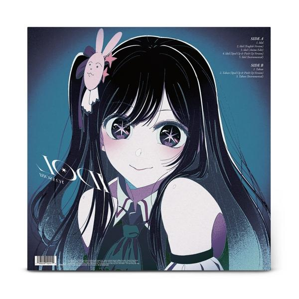 Albumcover im Anime-Stil. Ein Mädchen mit langen schwarzen Haaren, Hasenohren und einem lächelnden Gesicht. Dunkler Hintergrund.