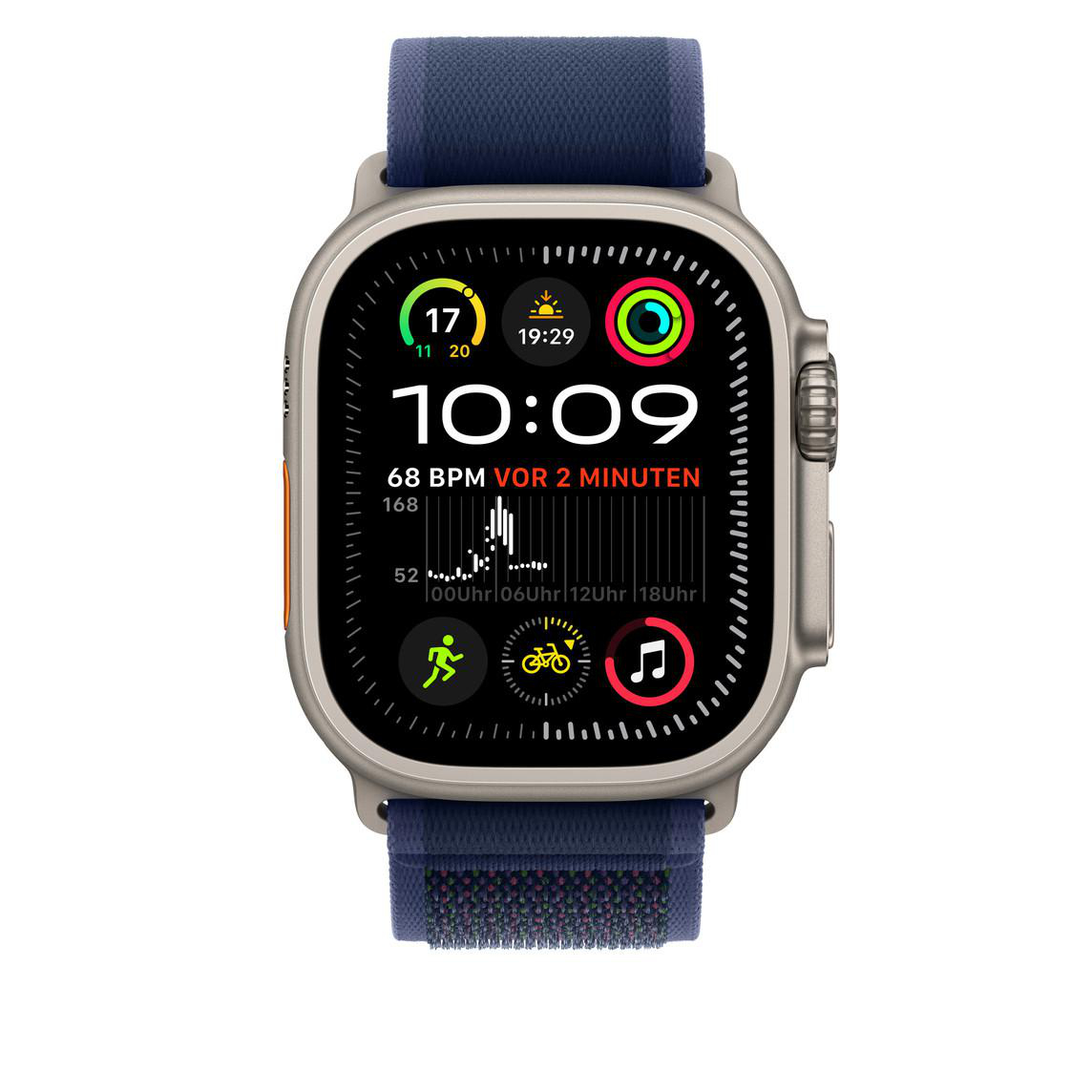 Silberne Apple Watch mit blauem Armband, die Zeit und Gesundheitsdaten zeigt.