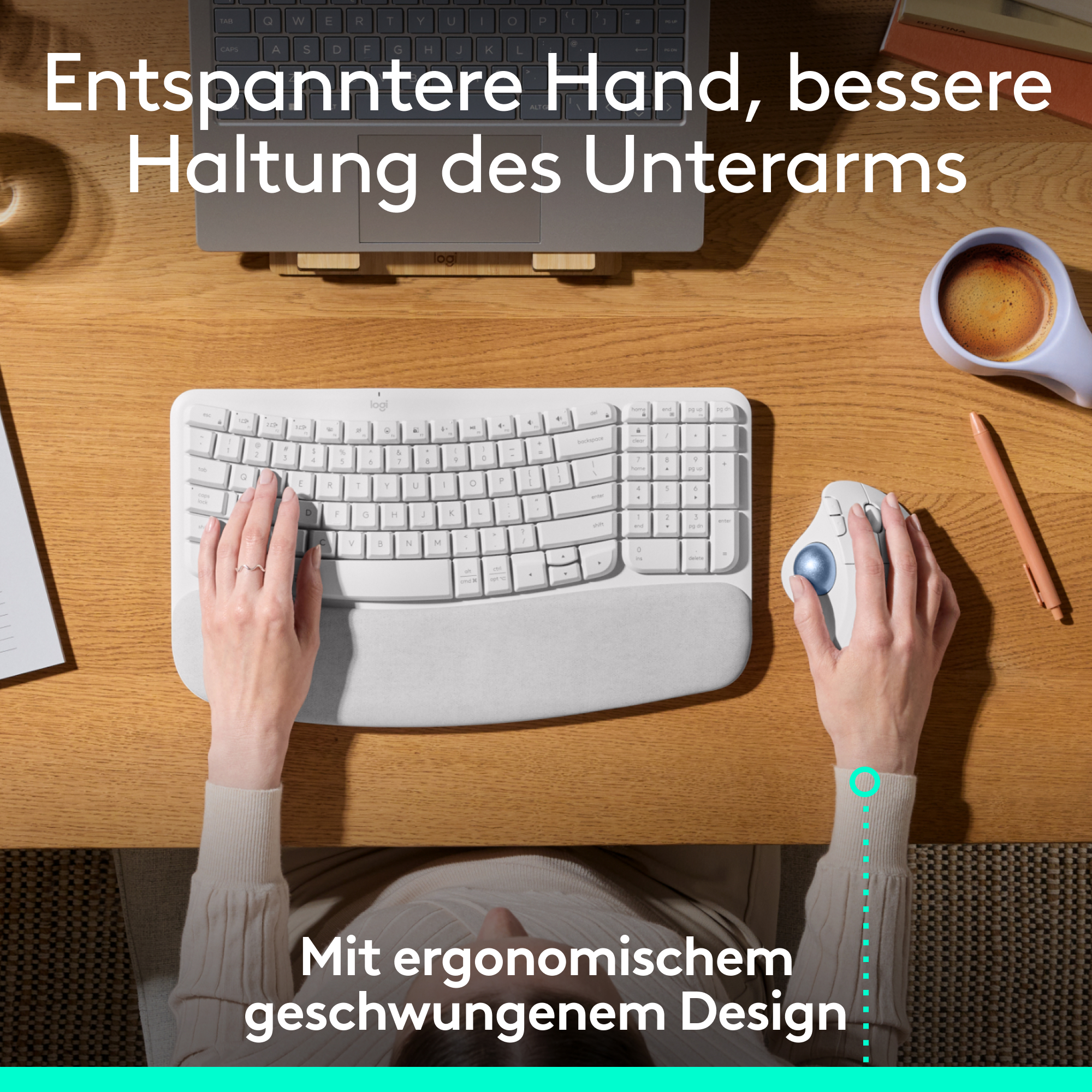 Ergonomische Tastatur und Maus auf einem Holztisch, Text auf Deutsch.