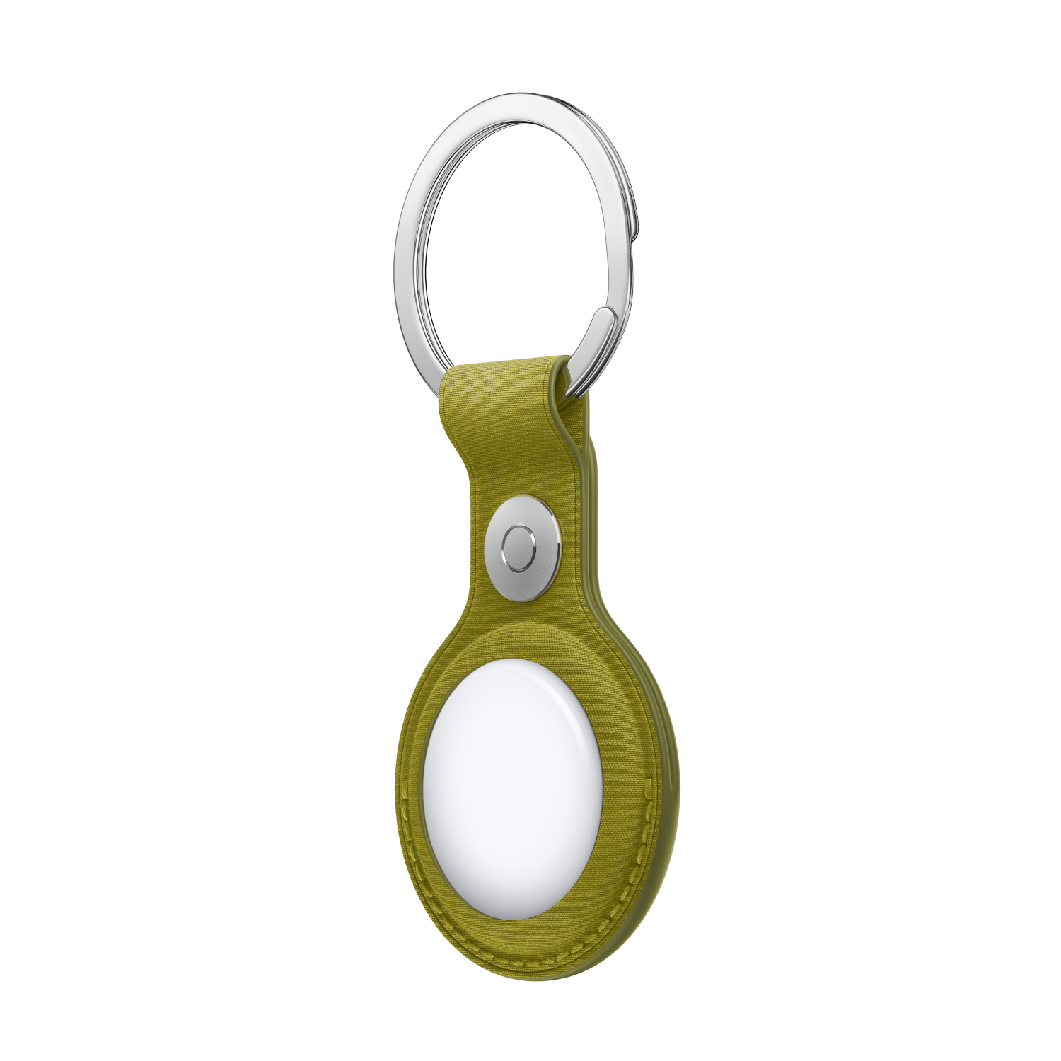 Groene AirTag-houder met een zilveren ring, geïsoleerd op zwarte achtergrond.