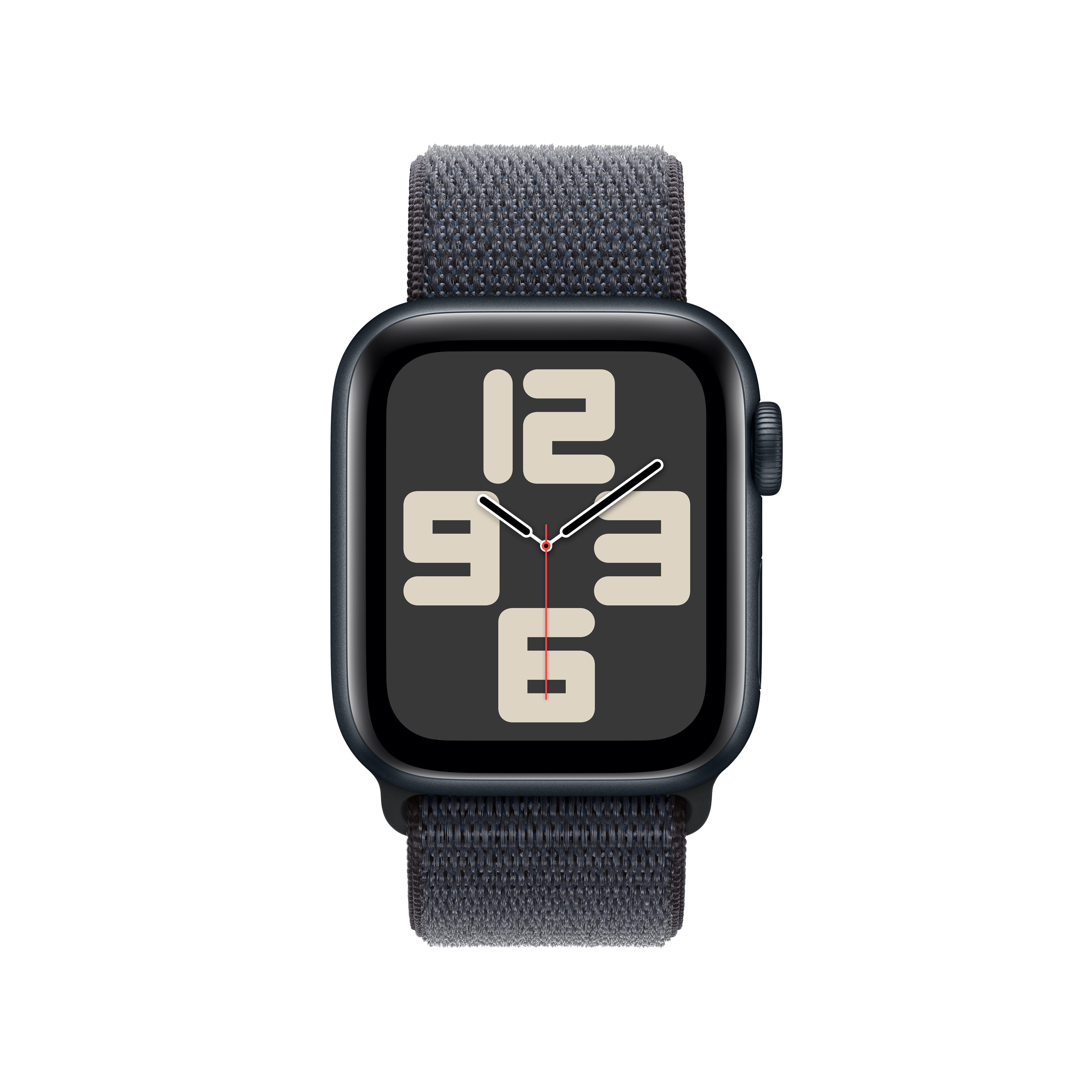 Schwarze Apple Watch mit dunkelgrauem Armband, zeigt die Uhrzeit.