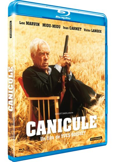 Jaquette de DVD avec un homme dans une chaise tenant un fusil, dans un champ.