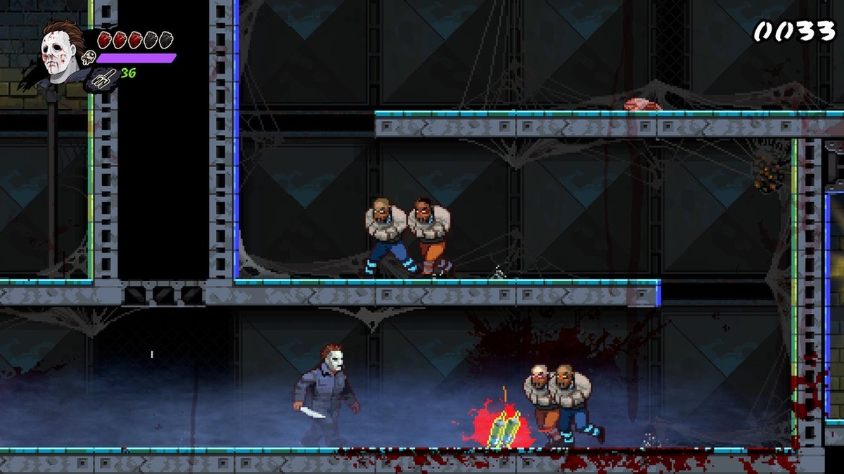 Gepixeleerde scène uit een videogame. Een gemaskerde figuur met een mes achtervolgt twee figuren.
