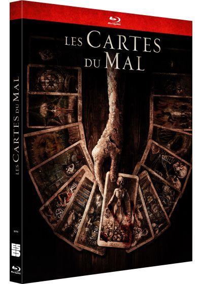 Blu-ray-hoes van 'Les Cartes du Mal' met een hand die tarotkaarten vasthoudt.