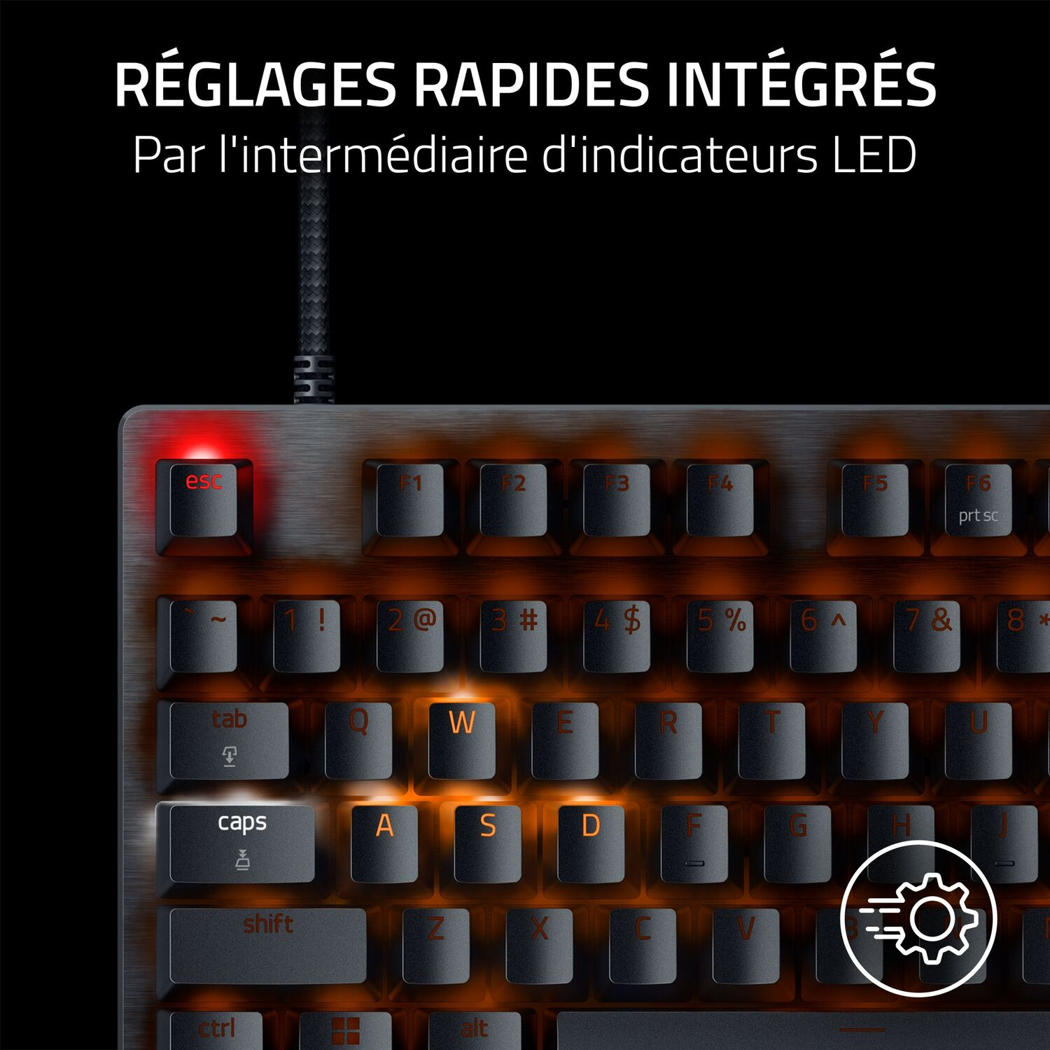 Gros plan sur un clavier avec touches orange éclairées. Texte au-dessus : 'Réglages rapides intégrés'.