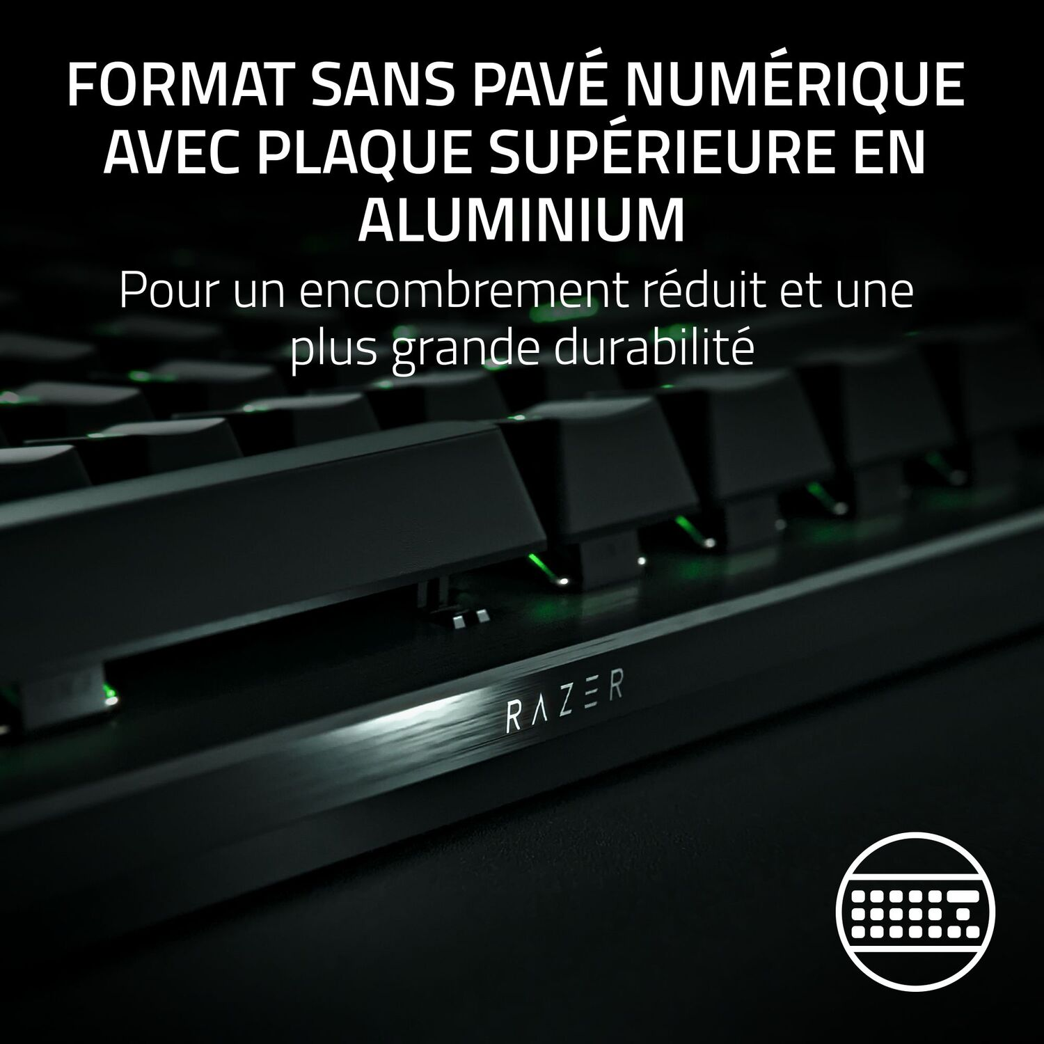 Un gros plan sur un clavier Razer noir, montrant les touches et le logo Razer.