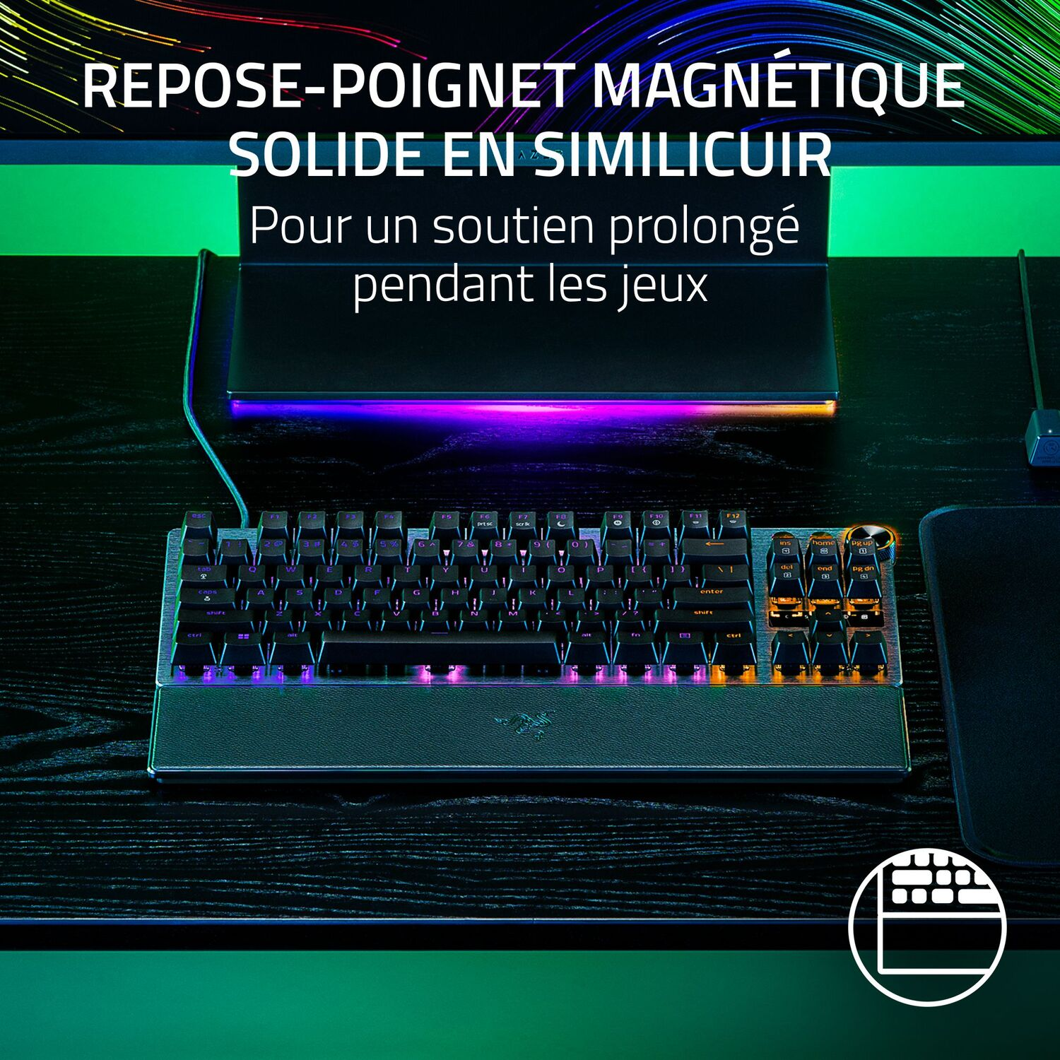 Clavier noir avec texte, logo Razer et repose-poignet magnétique.