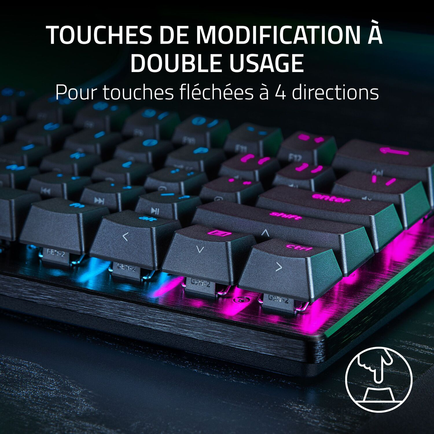 Un clavier avec des touches colorées. Mise au point sur les touches fléchées et les touches de modification.