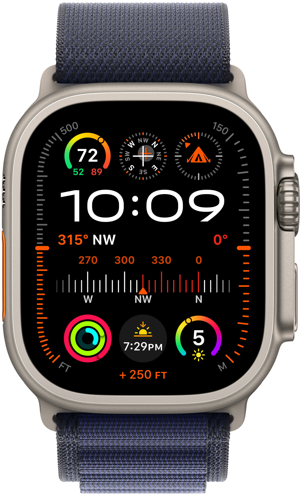 Egy Apple Watch Ultra kék-szürke szíjjal, amely különféle adatokat jelenít meg a képernyőjén.