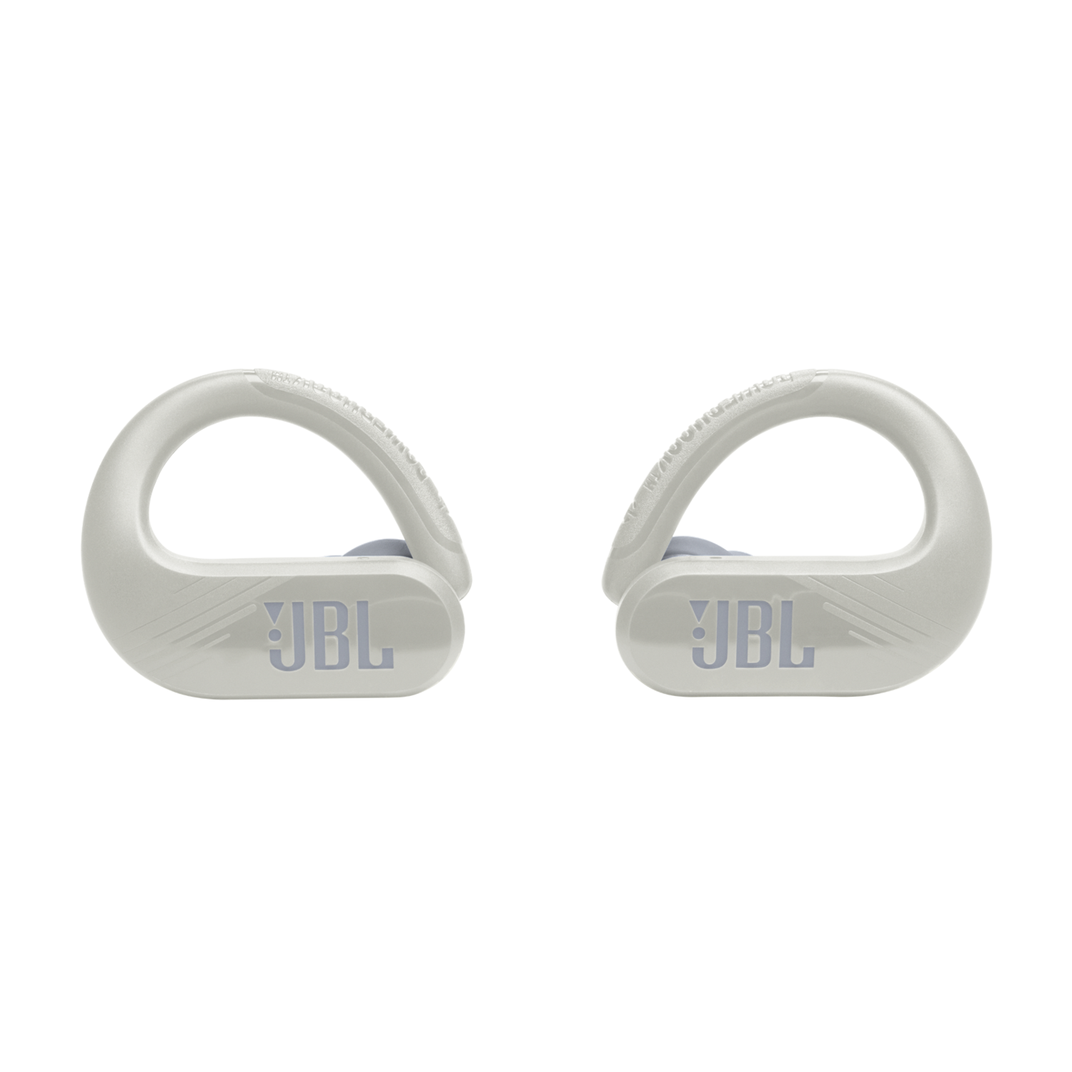 Twee witte JBL oorhaken met het JBL-logo, geïsoleerd op een zwarte achtergrond.
