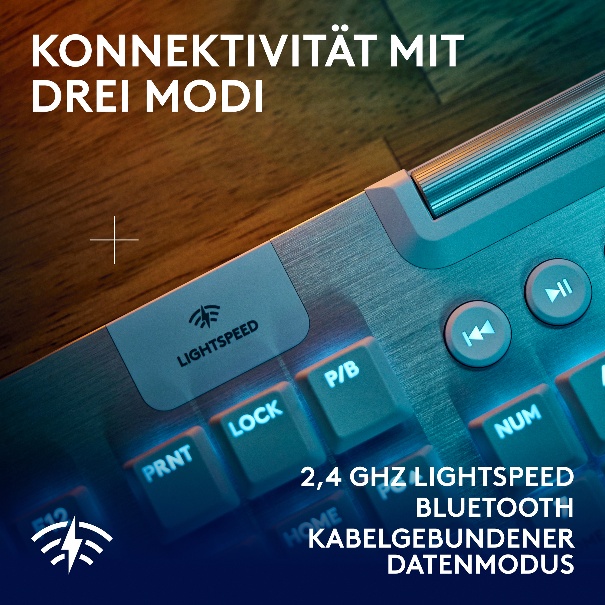 Nahaufnahme einer Tastatur mit Tasten. Texte: Lightspeed, Bluetooth, 2,4 GHz und weitere Tasten.