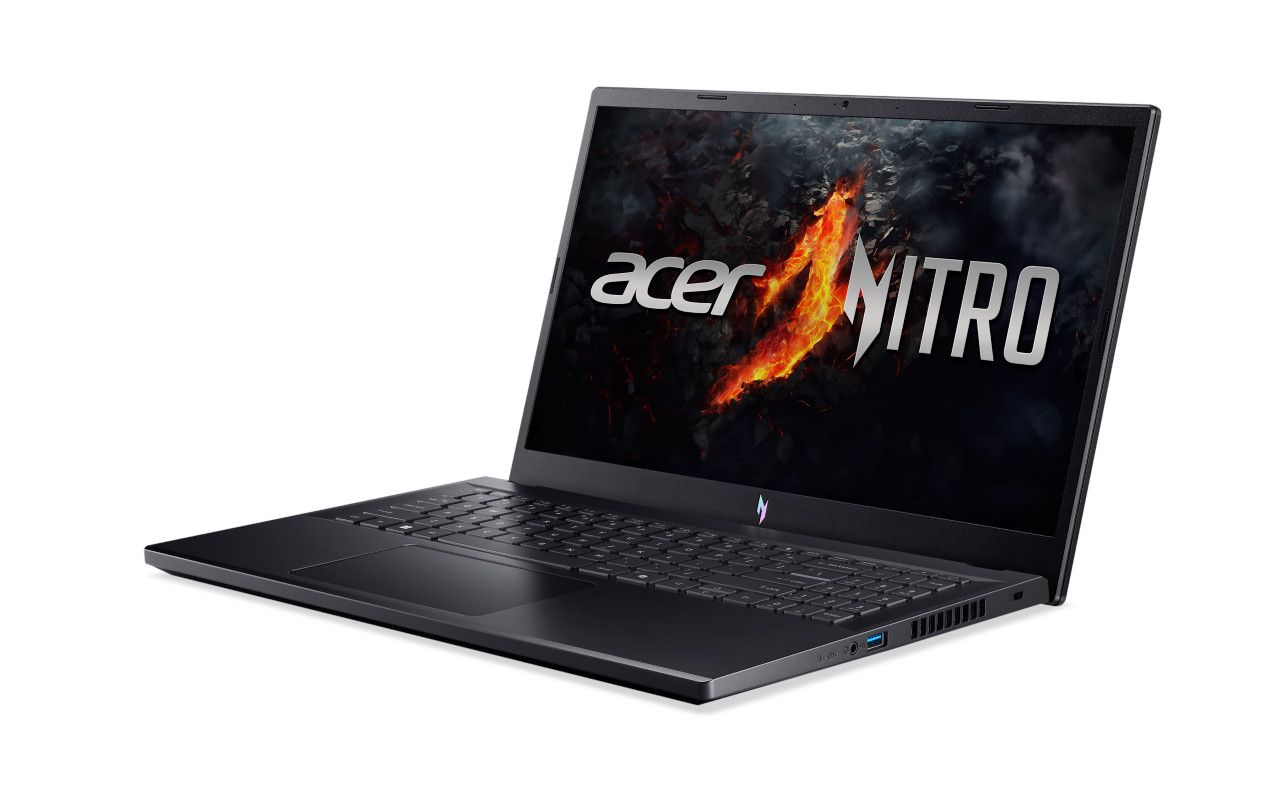 Zwarte laptop met Acer Nitro-logo op het scherm.