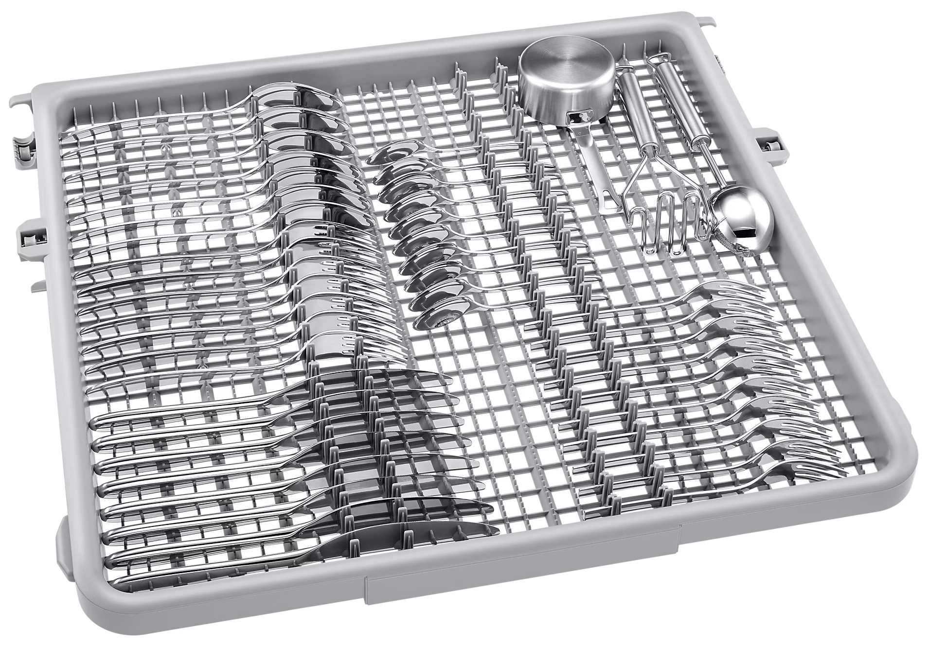 Taca zmywarki załadowana sztućcami. Widelce, noże, łyżki i przybory do serwowania.