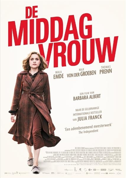 Affiche de film : Femme en manteau marron marchant. Titre en rouge : DE MIDDAG VROUW.