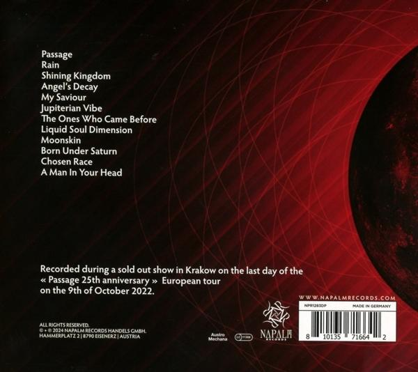CD-Rückseite. Listet Songtitel und Credits mit rotem und schwarzem Design.