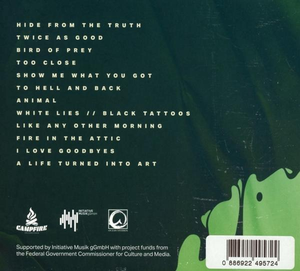 Rückseite eines Albums mit Songliste, Logos und Barcode auf grünem Hintergrund.