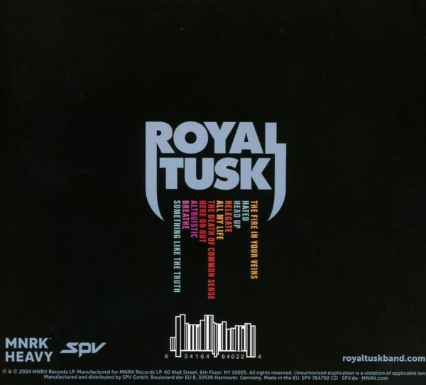 Schwarzer Hintergrund mit Bandlogo "ROYAL TUSK" und Songtiteln.
