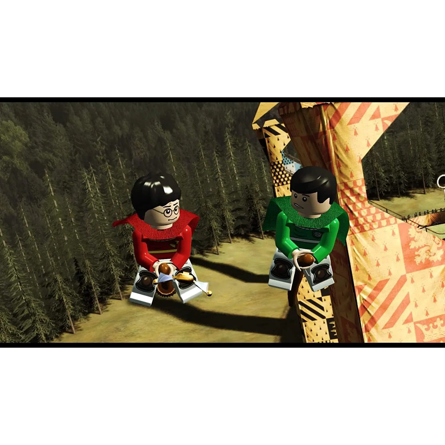 LEGO Harry Potter-scène: Harry en een andere jongen op een Zwerkbalveld, vliegen op bezems bij een tent.