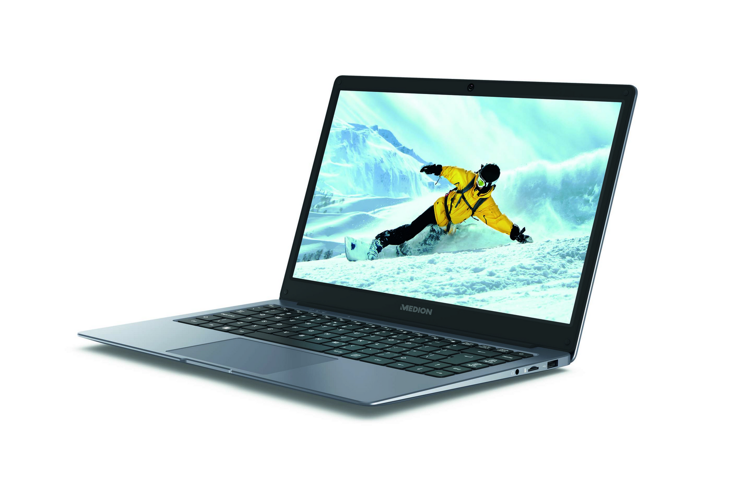 Laptop en blanco, muestra a un snowboarder, abierto con fondo blanco.