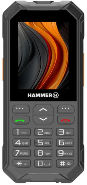 Kosz zmywarki z talerzami, szklankami i filiżankami.