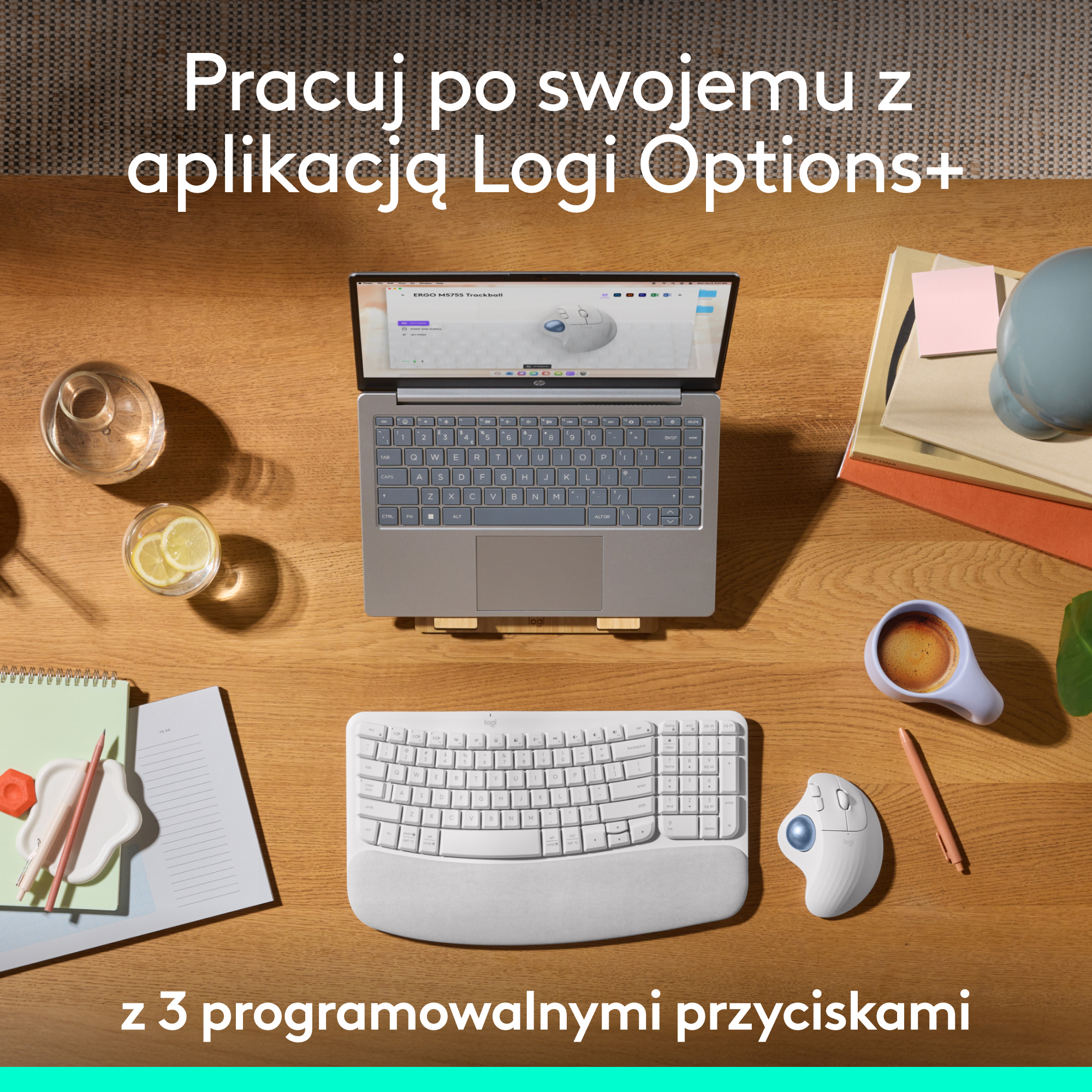 Osoba z laptopem, klawiaturą i myszą.