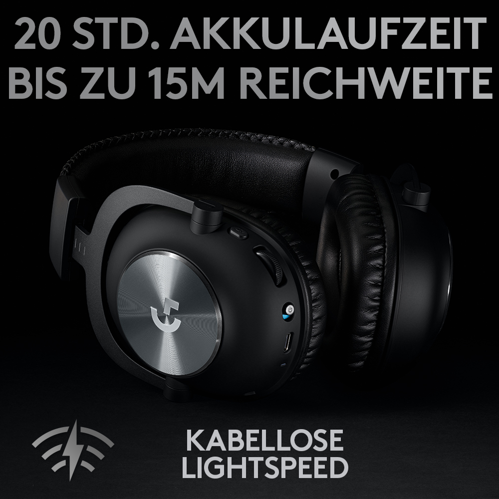 Schwarze kabellose Kopfhörer mit dem Logitech-Logo an der Seite, die auf einer schwarzen Oberfläche liegen.
