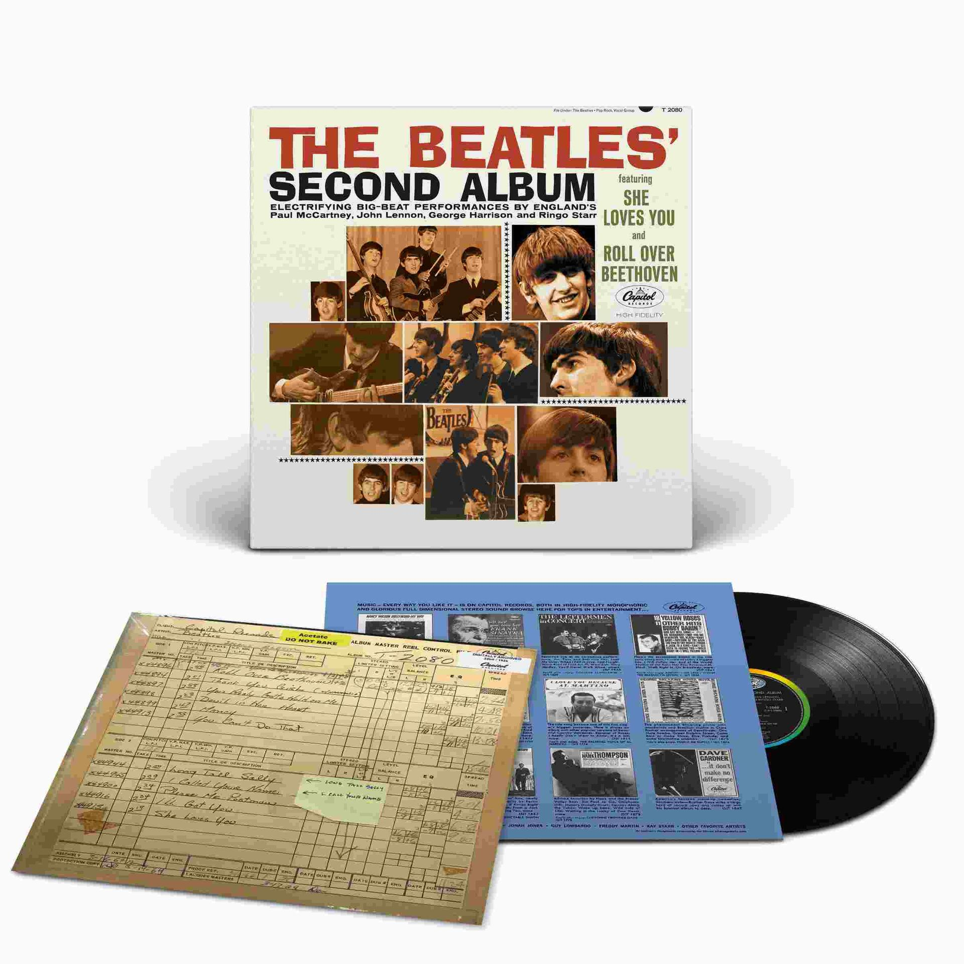 Beatles' Second Album Cover, Schallplatte und Dokumente auf weißem Hintergrund.
