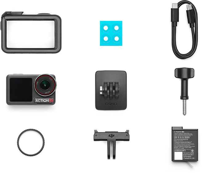 DJI Osmo Action 3 kamera tartozékok: tok, tartó, kábel és akkumulátor. Fehér háttér.