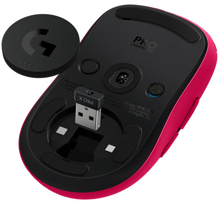 Rózsaszín Logitech Pro X Lightspeed egér vevővel. Fekete egérgombok, fehér részletek.