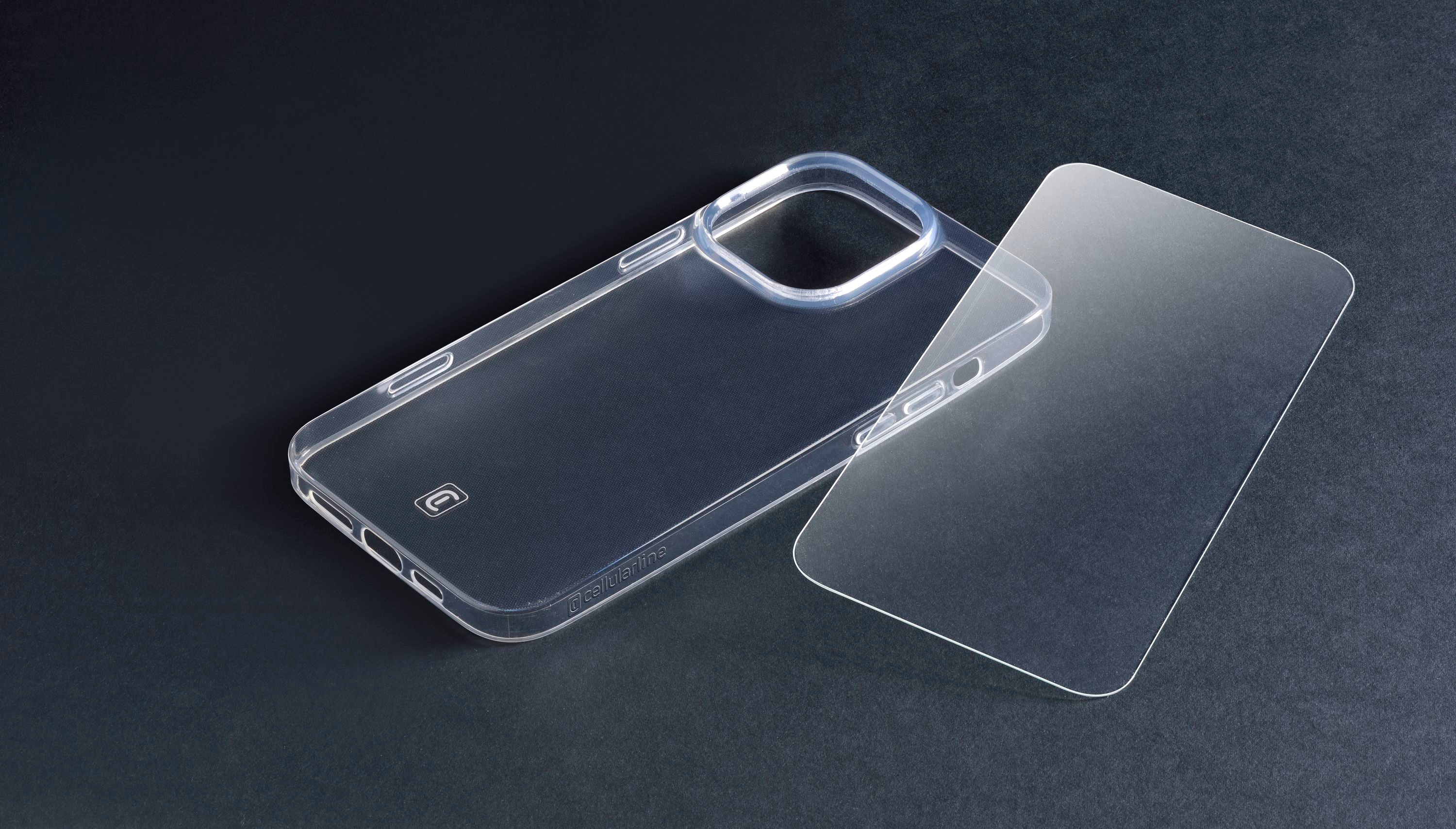 Transparente Handyhülle und Displayschutzfolie auf dunklem Hintergrund. Die Hülle hat das 'cell-line'-Logo.