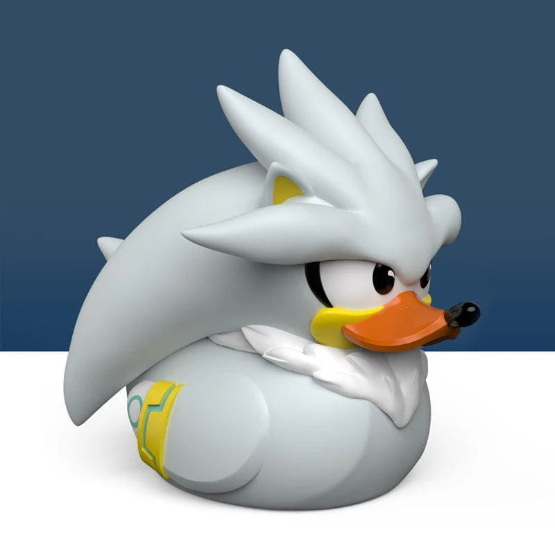Egy Silver Sonic gumikacsa játék sárga díszítéssel.