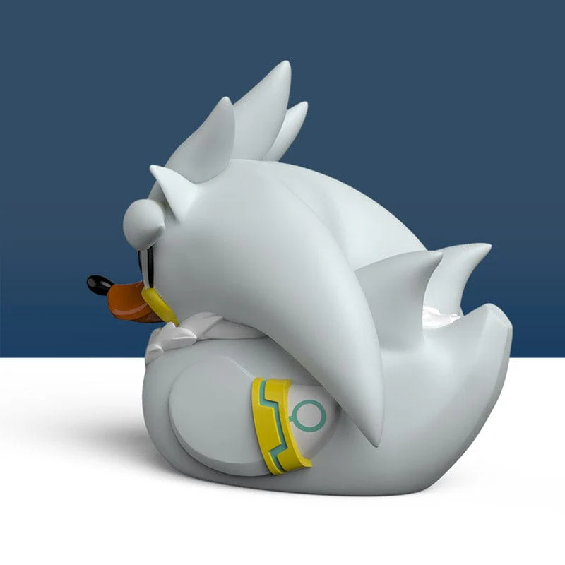 Silver the Hedgehog figura. Fehér, sárga és narancssárga részletekkel. Kék-fehér háttéren van.