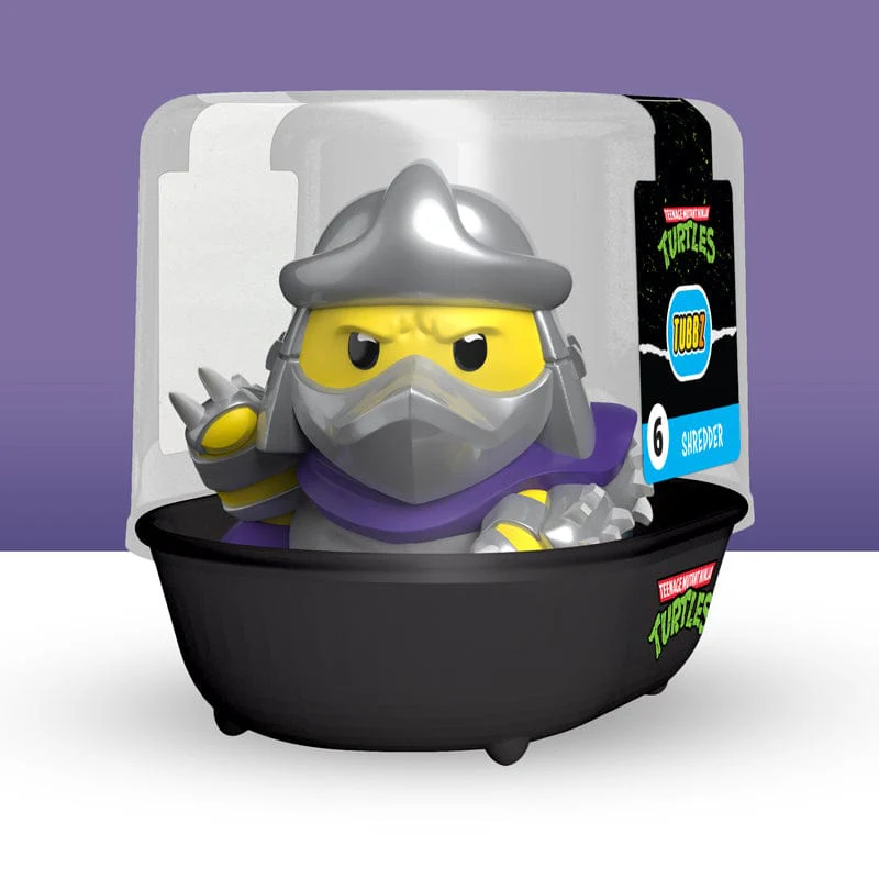 Egy Teenage Mutant Ninja Turtles Shredder figura egy játék fürdőkádban.
