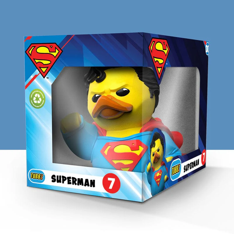 Superman gumikacsa játék egy dobozban a Superman logóval.