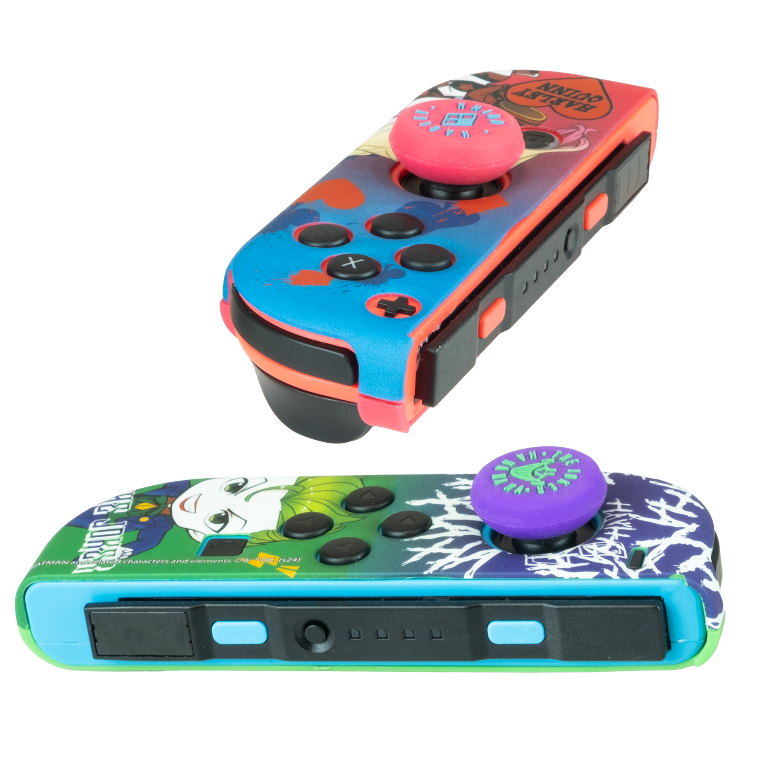 Dos Joy-Cons de Nintendo Switch. Uno es temático de Harley Quinn, el otro de Joker. Detalles coloridos.