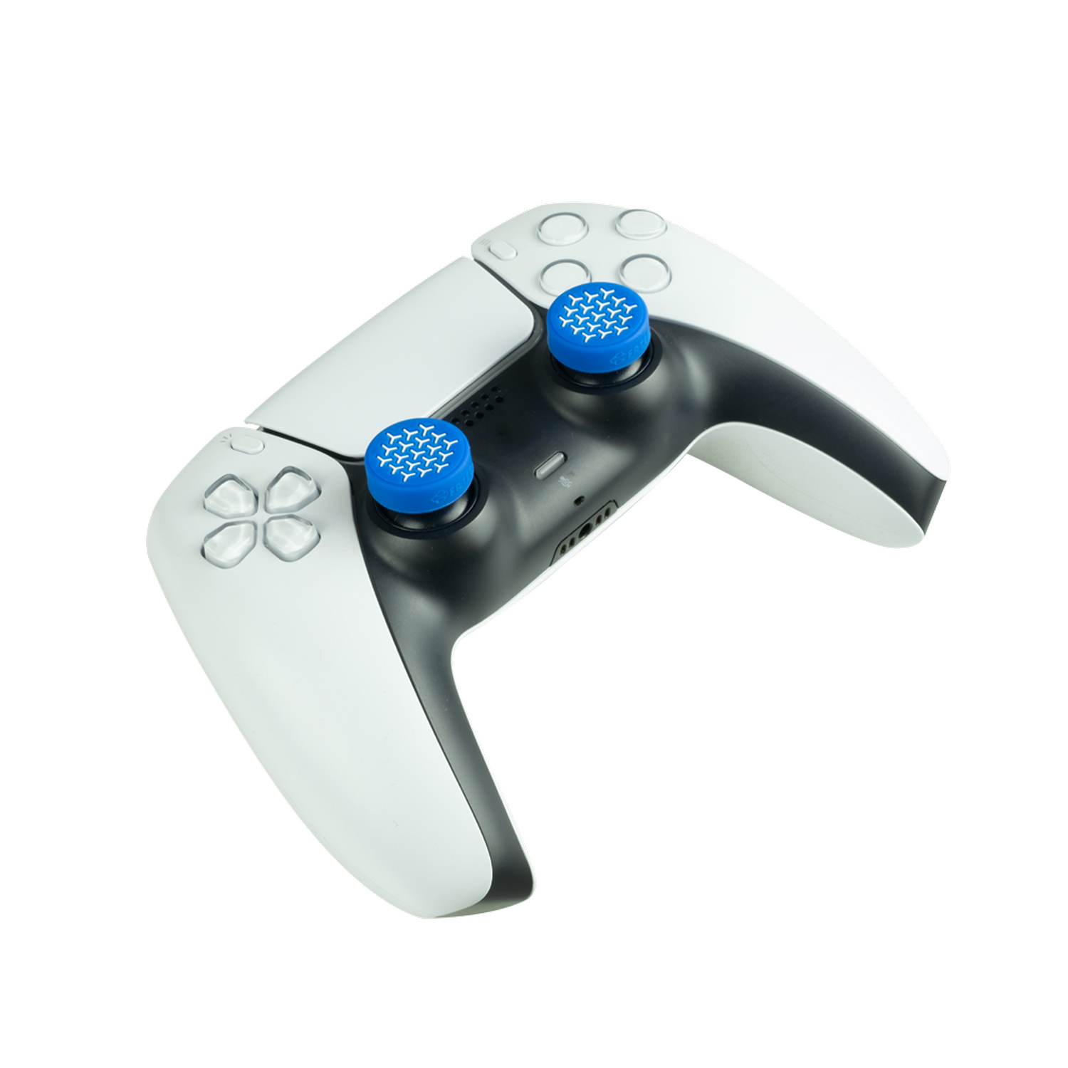 Mando de Playstation 5 blanco y negro con agarres azules para el pulgar.