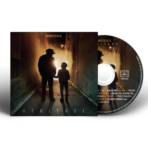 Albumcover mit einer Schattenriss-Gruppe, die eine dunkle Gasse entlanggeht. Eine CD liegt neben dem Cover. Der Titel des Albums lautet 'Héritage'.