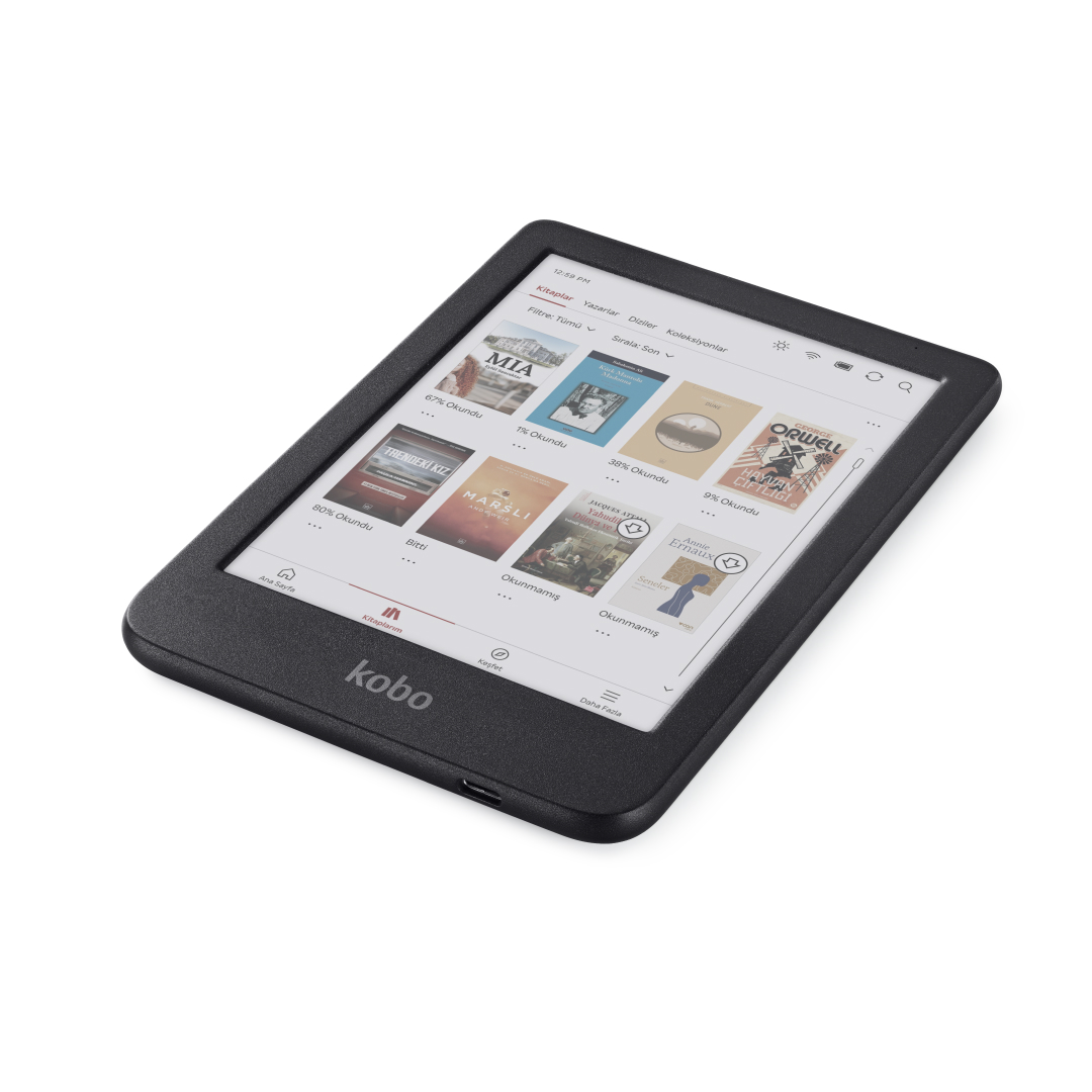Siyah Kobo e-okuyucu, beyaz zemin üzerinde kitap kapaklarını gösteriyor. Açılı görünüm.