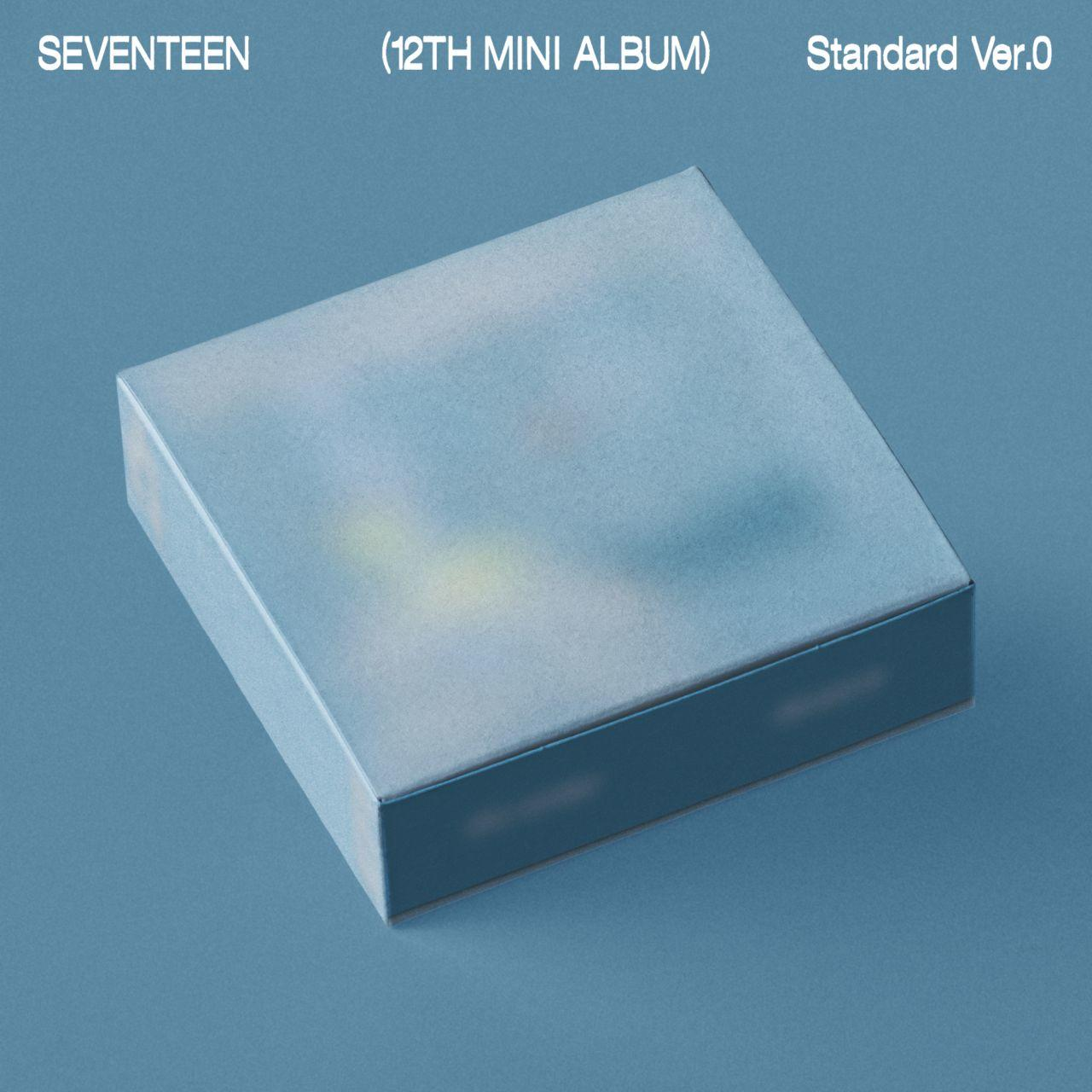 Világoskék albumdoboz "SEVENTEEN" és "Standard Ver.0" felirattal.