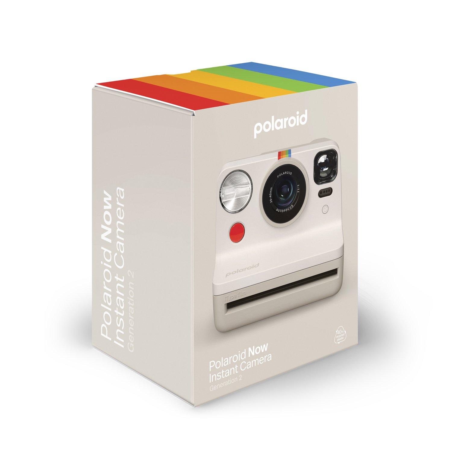 Een Polaroid Now instant camera in een doos. De doos heeft een regenboogstrip. De camera is wit.