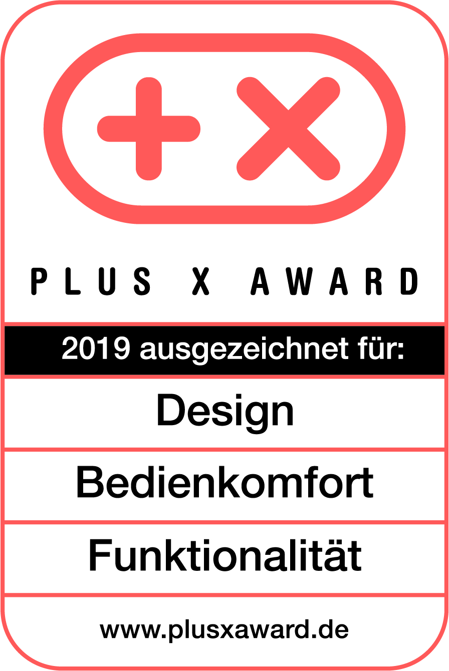 Orangenes und weißes Plus X Award-Abzeichen. Enthält deutschen Text.