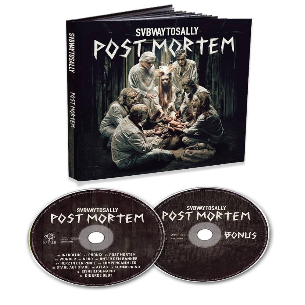 Albumcover mit Bandmitgliedern, zwei CDs. Cover: 'Post Mortem' von SVBWAYSALLY. CDs: 'Post Mortem' und 'Bonus'.