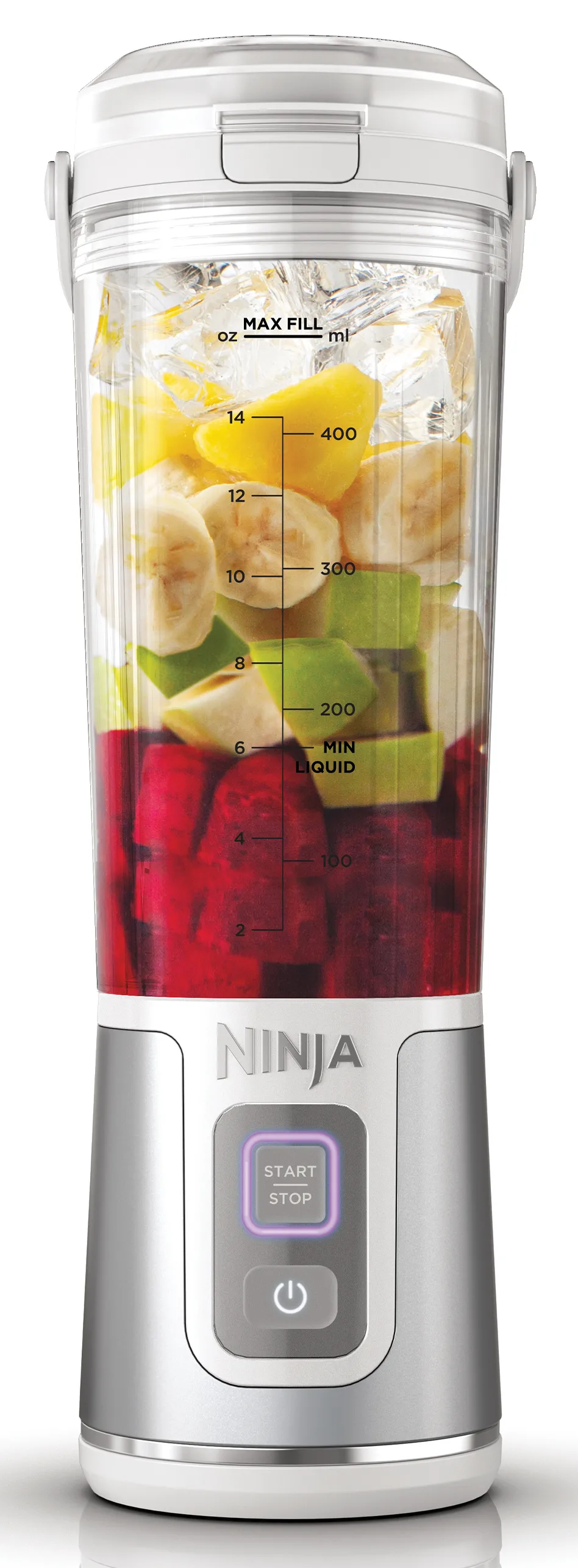 Ninja turmixgép gyümölccsel és jéggel, ezüst alappal, fehér fedővel.