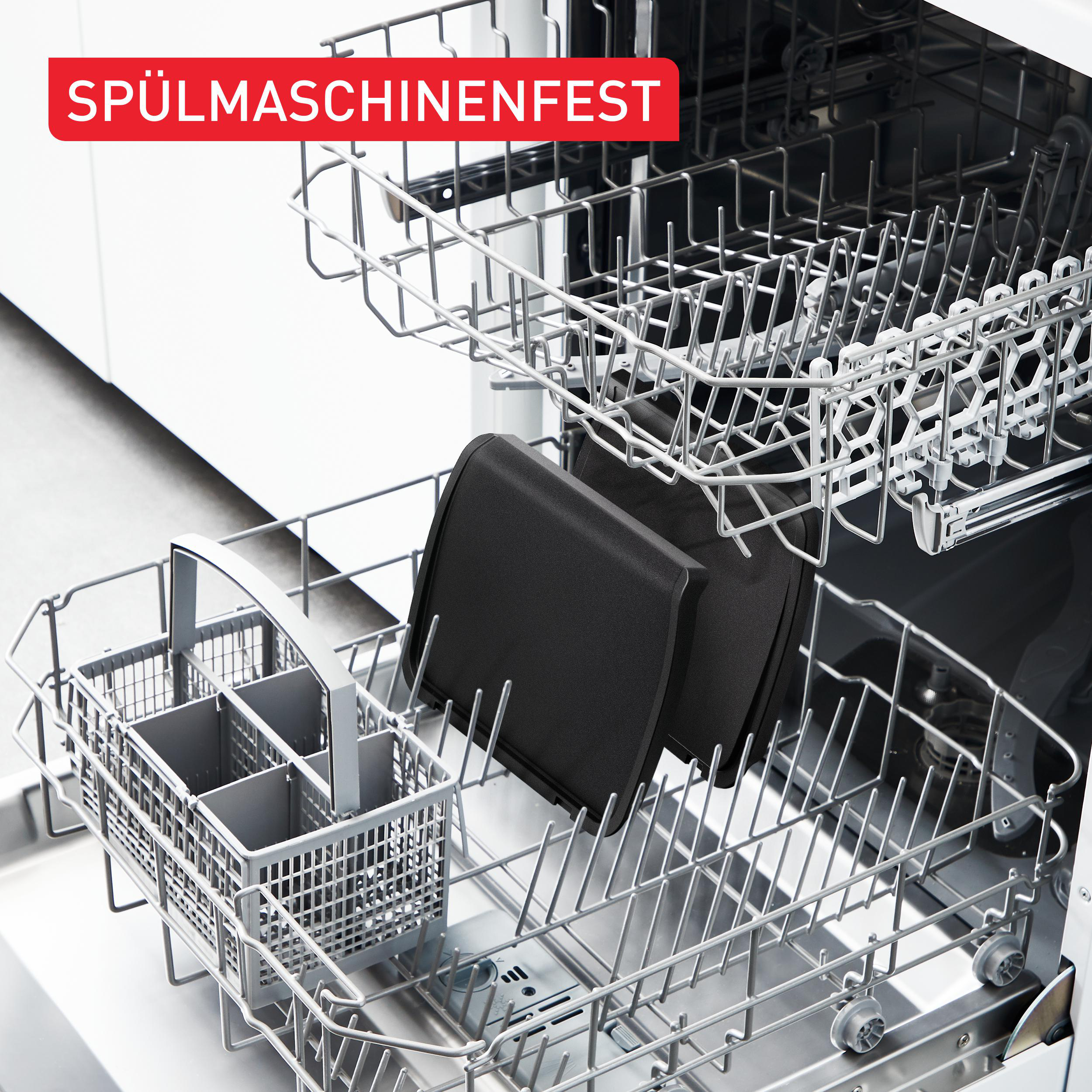 Eine Spülmaschine mit zwei Rosten. Schwarze Tabletts sind innen. Der obere Rost hat einen Besteckkorb. Text: SPÜLMASCHINENFEST.