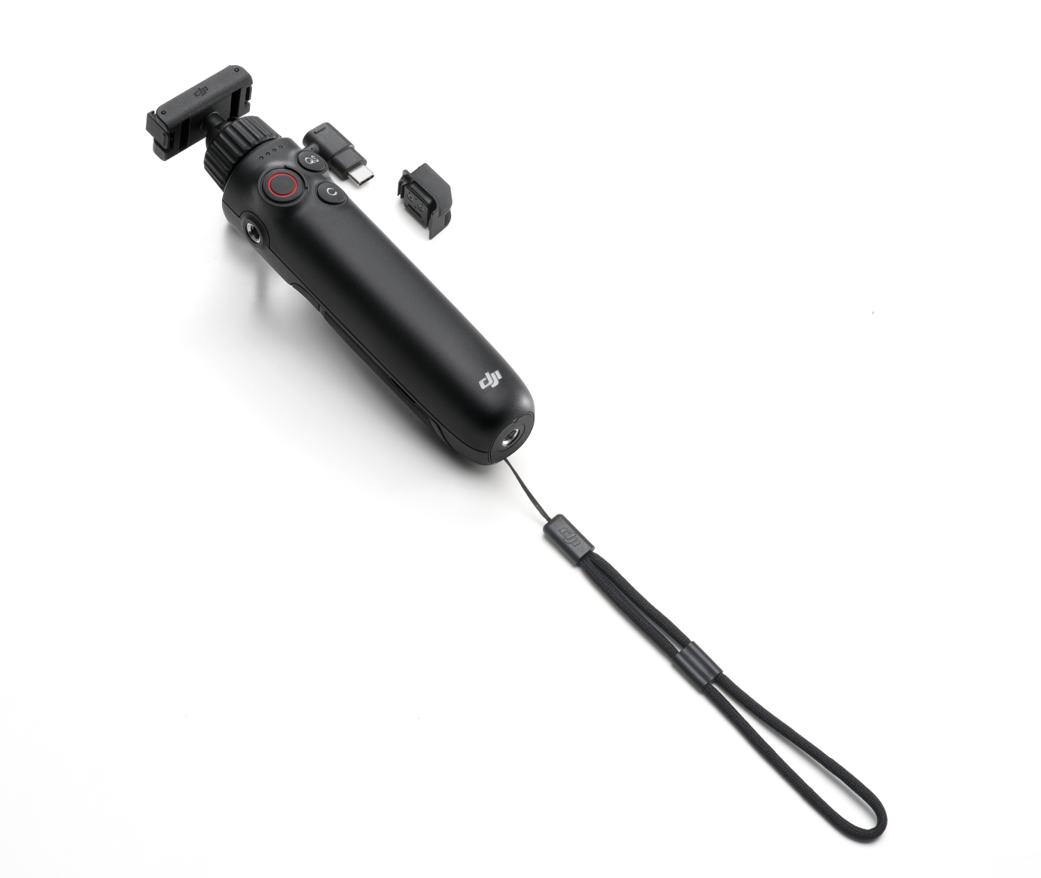 DJI Osmo Mobile 6 negro con accesorios sobre fondo blanco. Incluye mango, adaptadores, puerto USB-C y correa de muñeca.