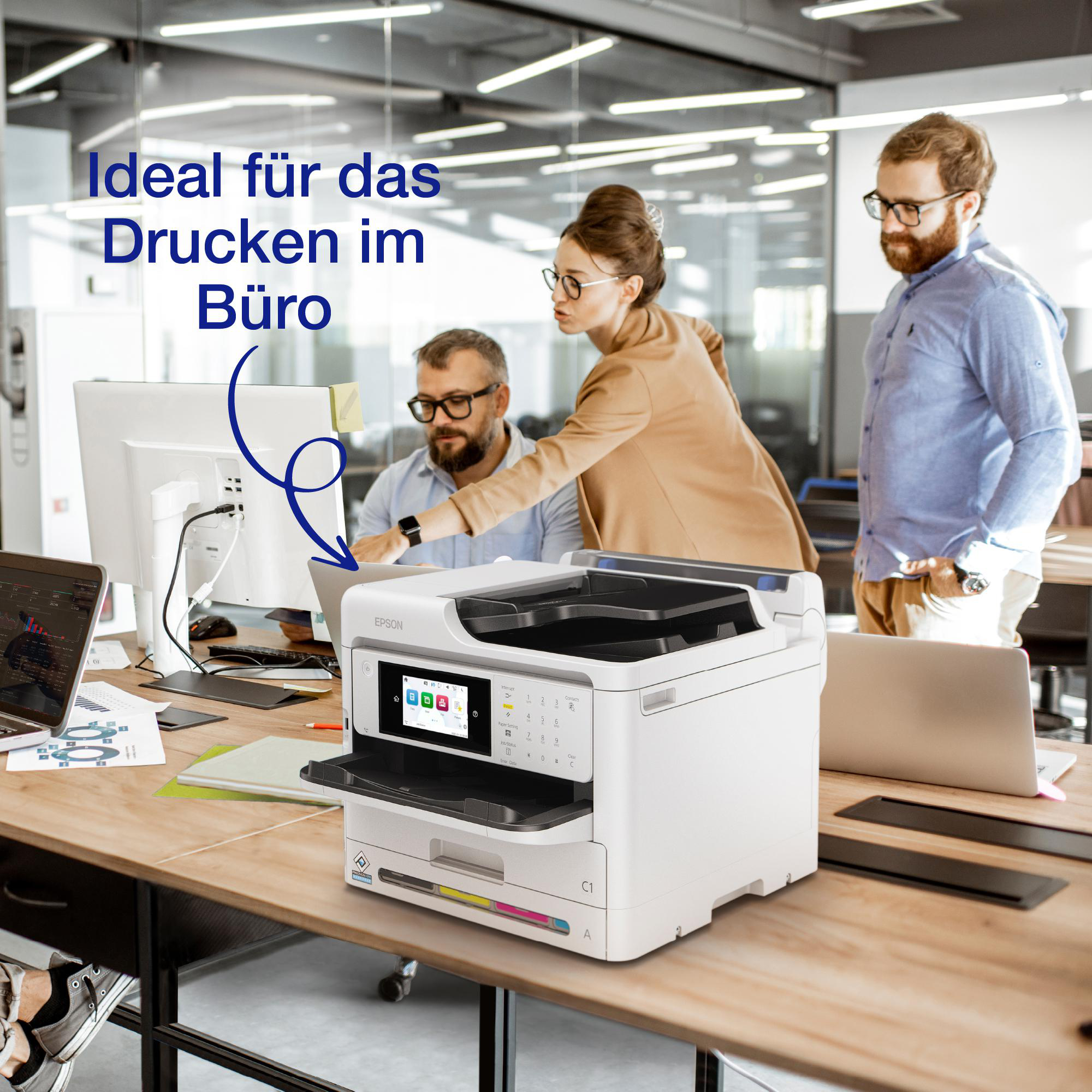 Büroszene mit Personen, Drucker und Text: Ideal für den Druck im Büro.