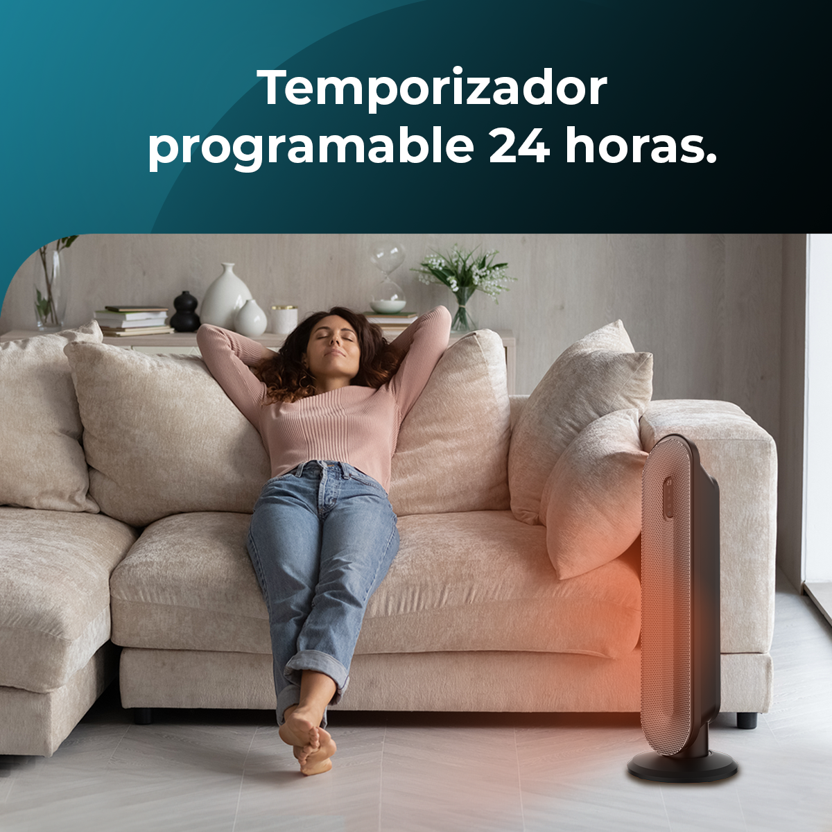 Mujer descansando en sofá crema con calefactor programable. Texto: Temporizador 24 horas.
