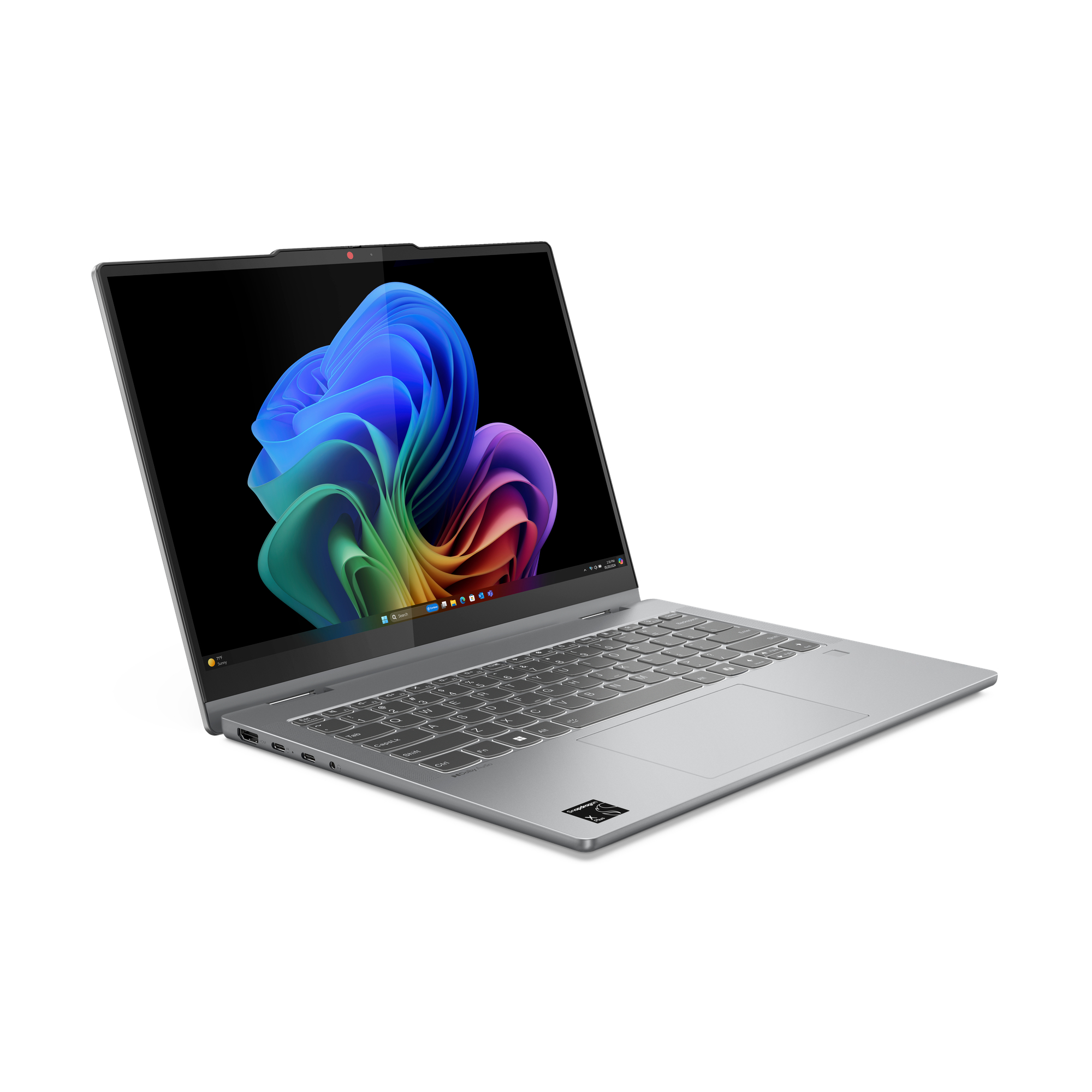 Ein silberner Laptop mit einem bunten, abstrakten Hintergrundbild auf dem Bildschirm, weißer Hintergrund.